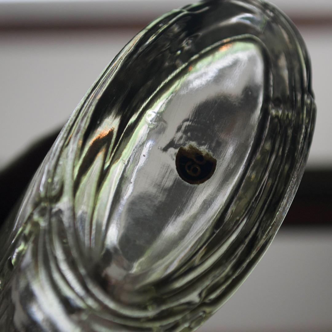 とても古い化粧水の瓶(プラ蓋付き)大小2本セット