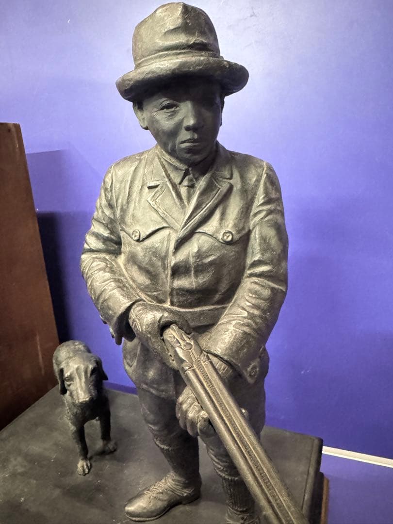 当時物貴重品 門司鐵道局小倉工場員一同　ライフル 犬 ハンター 銅像　約20kg