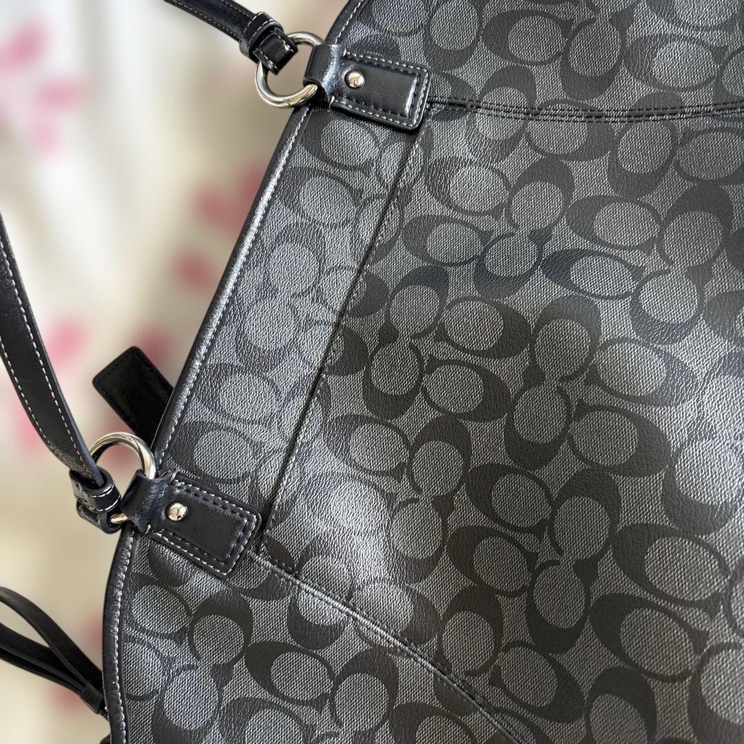 N*i様 COACH ブラック ロゴトートバッグ