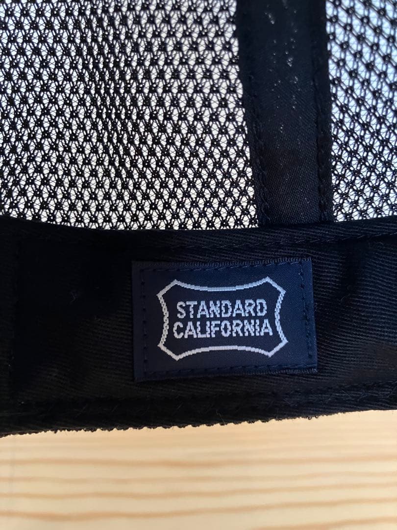 スタンダードカリフォルニア　ベーシックロゴパッチメッシュキャップ