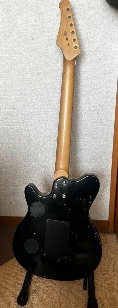 ミュージックマン風　カスタム抜け殻ギター