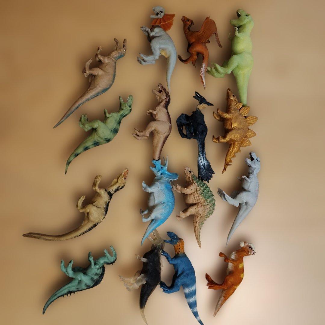 恐竜フィギュア 16体セット＋おまけの8体セット