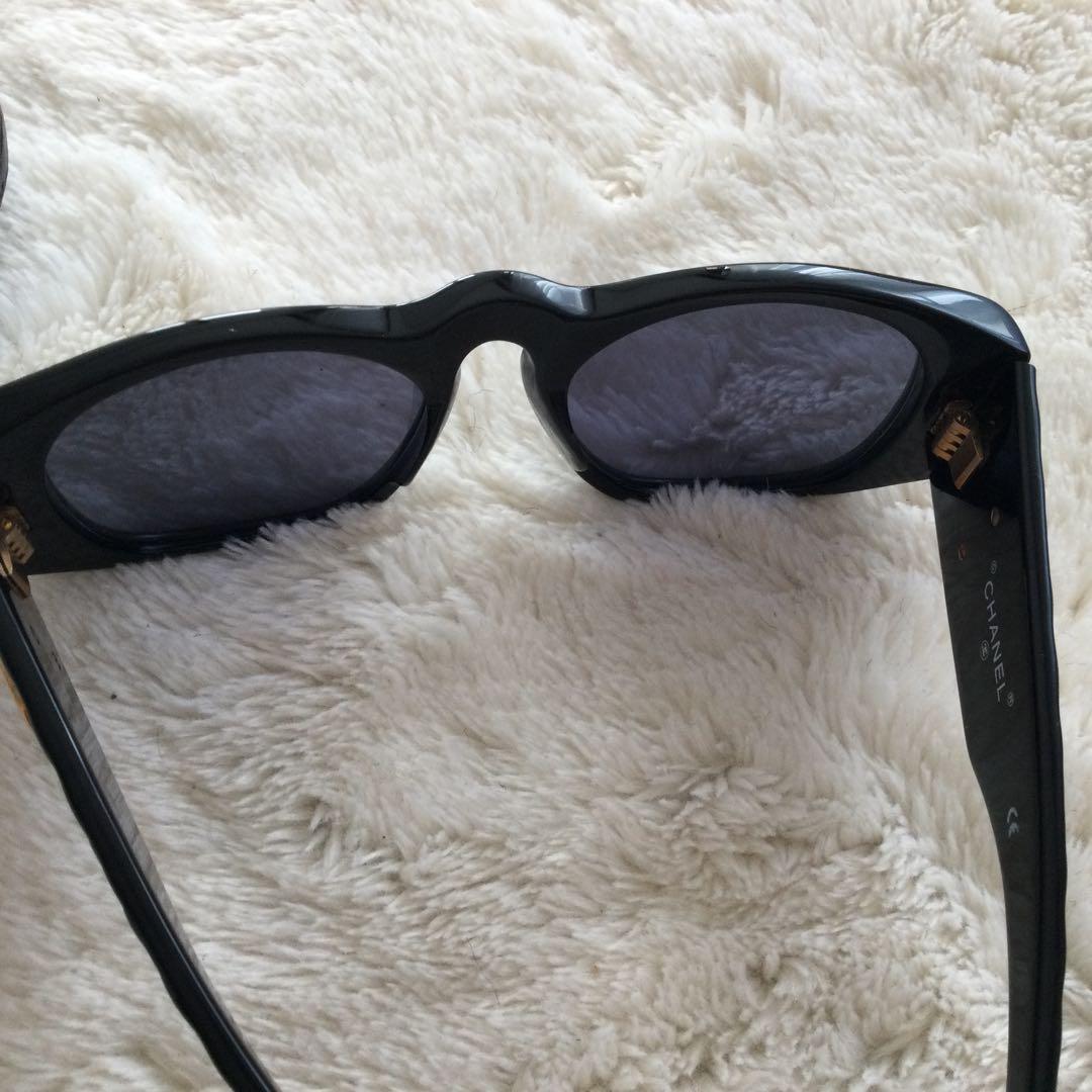 CHANEL ブラック サングラス ゴールドロゴ 小さめ