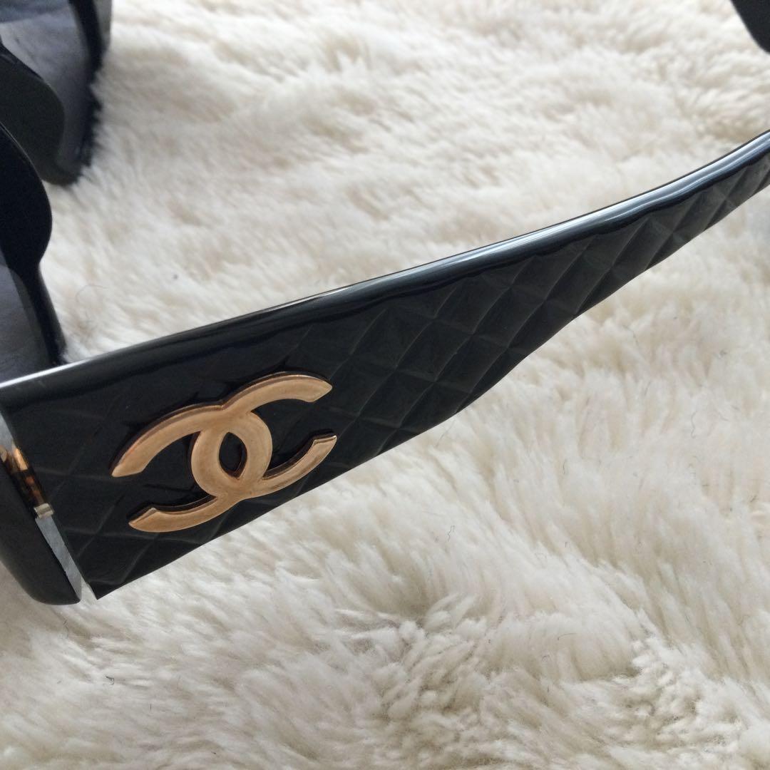 CHANEL ブラック サングラス ゴールドロゴ 小さめ