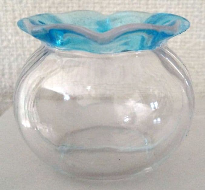 【平成レトロ】水槽で泳ぐまめゴマの置き物