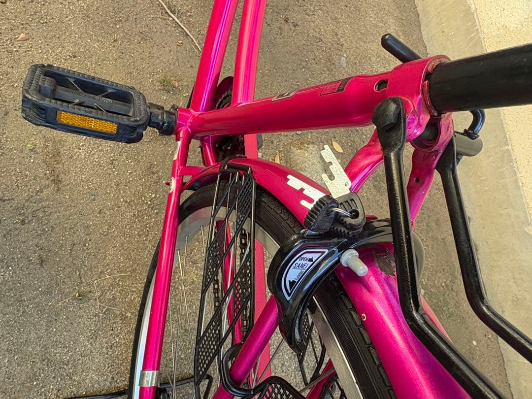 可愛いピンクで、新品タイヤのママチャリ(26㌅)お届けします！お引き取りも可能。