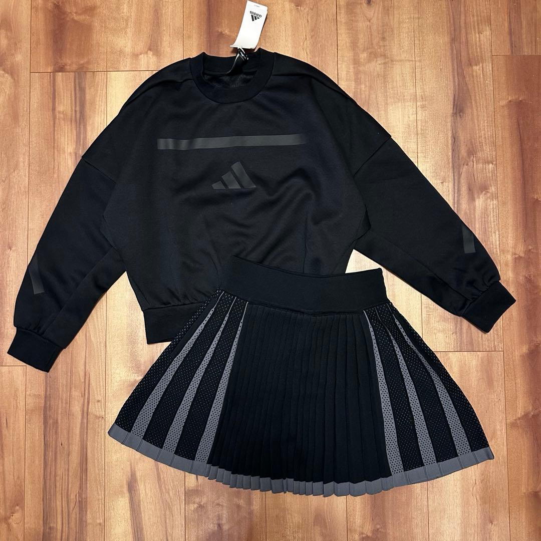 アディダス　クロップド丈トレーナー　ドルマン　プリーツスカート　セットアップ
