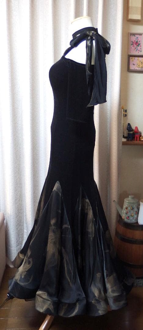 【社交ダンス】ジャンティ　黒＆プリント柄肩リボン　スタンダードドレス