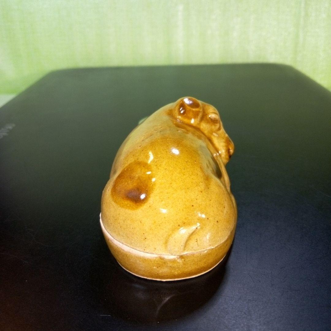 優しい表情で寝ている犬の香合　陶器製？　茶色　德？　徳？　干支香合　犬香合　レア