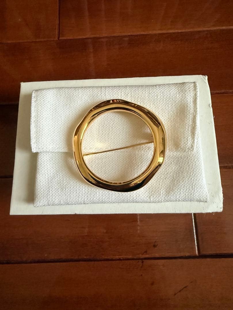 JIL SANDER ゴールドブローチ
