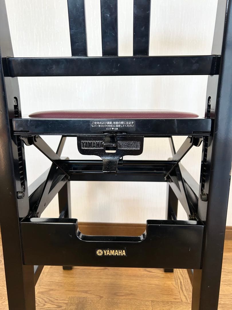 まなです。 YAMAHA No.5 (PI5) ピアノ椅子
