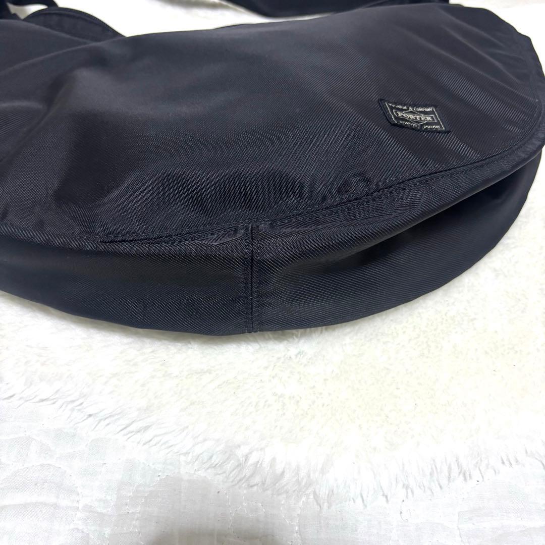 美品　ポーター　吉田カバン　ハーフムーン　三日月型　ショルダーバッグ　大容量