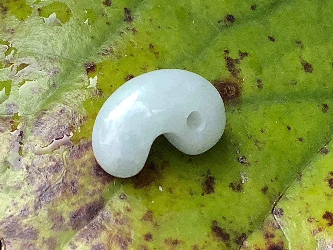 ✳天啓‼️ 極上糸魚川翡翠勾玉アイスジェイド*氷　一生もの　御守り　鑑定鑑別書付‼️