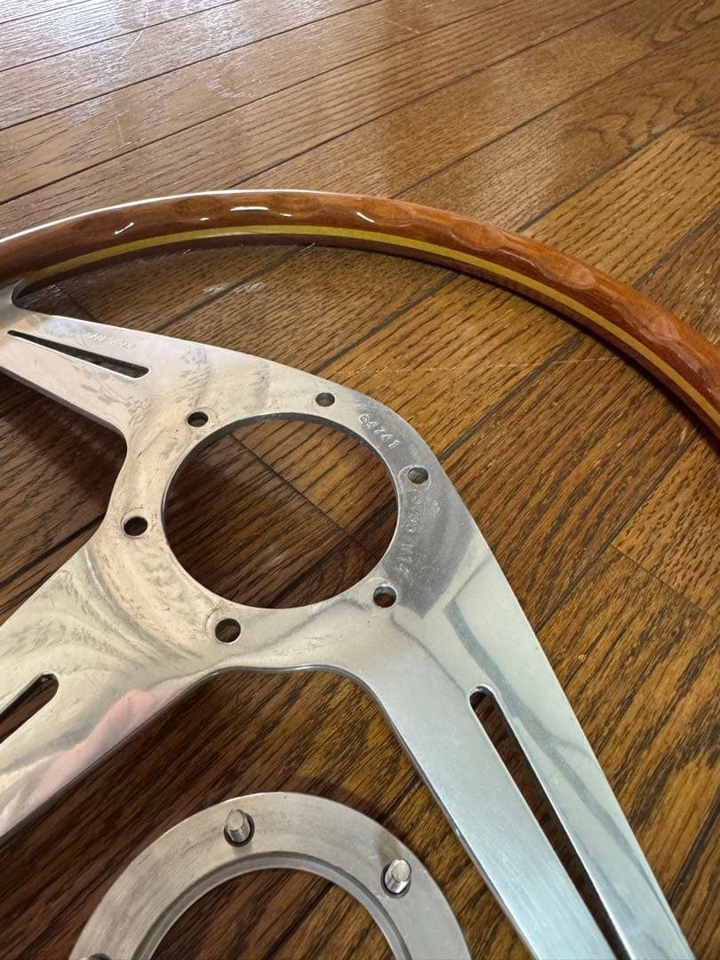 希少　ナルデイ　ステアリング　36ミリ　ウッド