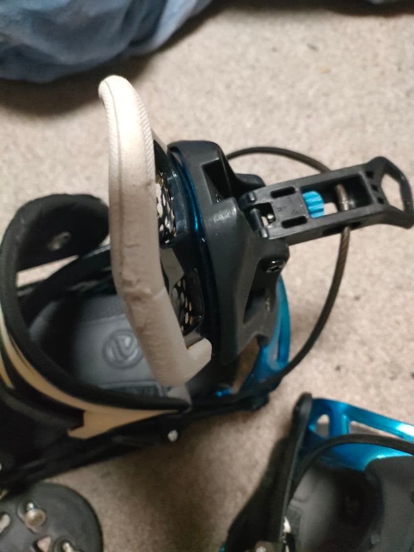 FLOWスノーボードビンディング GT　FUES Lサイズ　ゴーグルおまけ