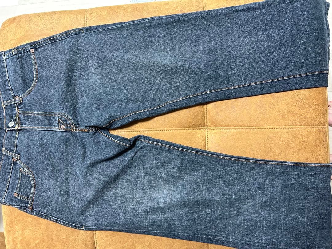 エビス風オレンジ刺繍黒デニムパンツ