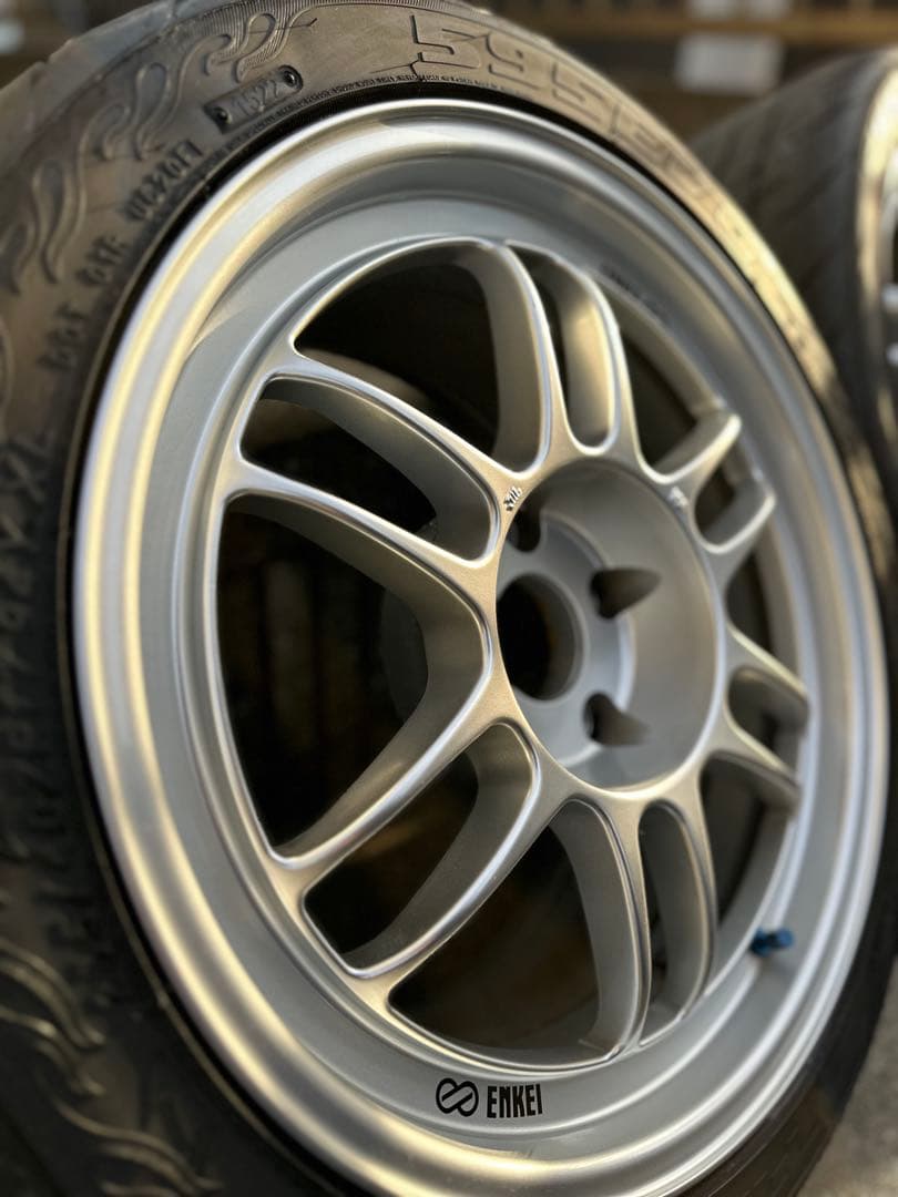 ENKEI RPF1シルバー 17インチ 8.5J 5H114.3 +30