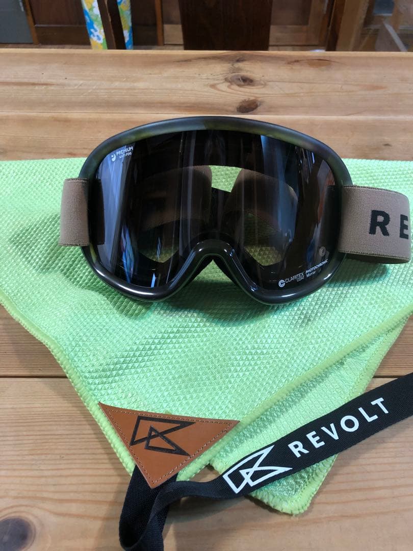 REVOLT ゴーグル フォトクロミック 24-25モデル　美品