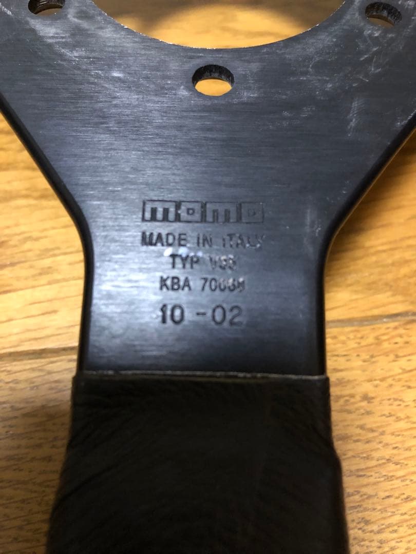 momo ヴェローチェ　ステアリング　35パイ　中古品