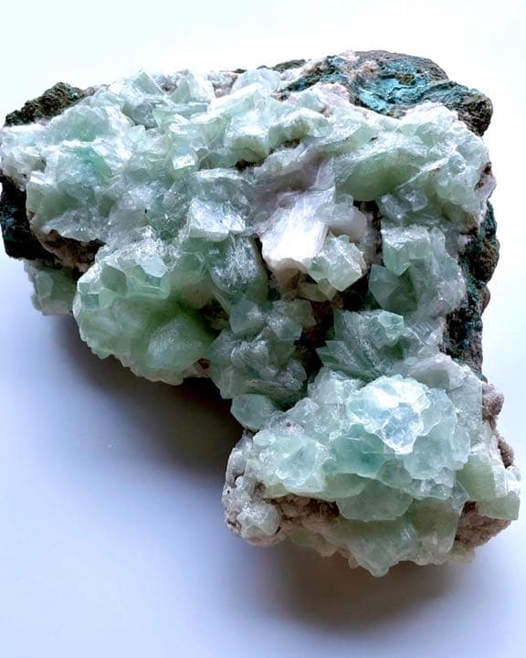 限定掲載　グリーンアポフィライト原石　ピラミッド形状クラスタ　1キロ超