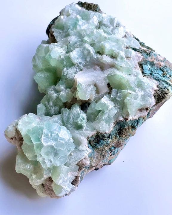 限定掲載　グリーンアポフィライト原石　ピラミッド形状クラスタ　1キロ超