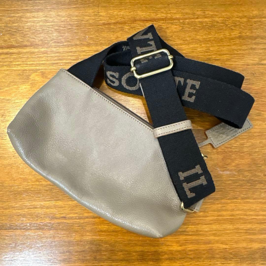 IL BISONTE レザー クロスボディバッグ