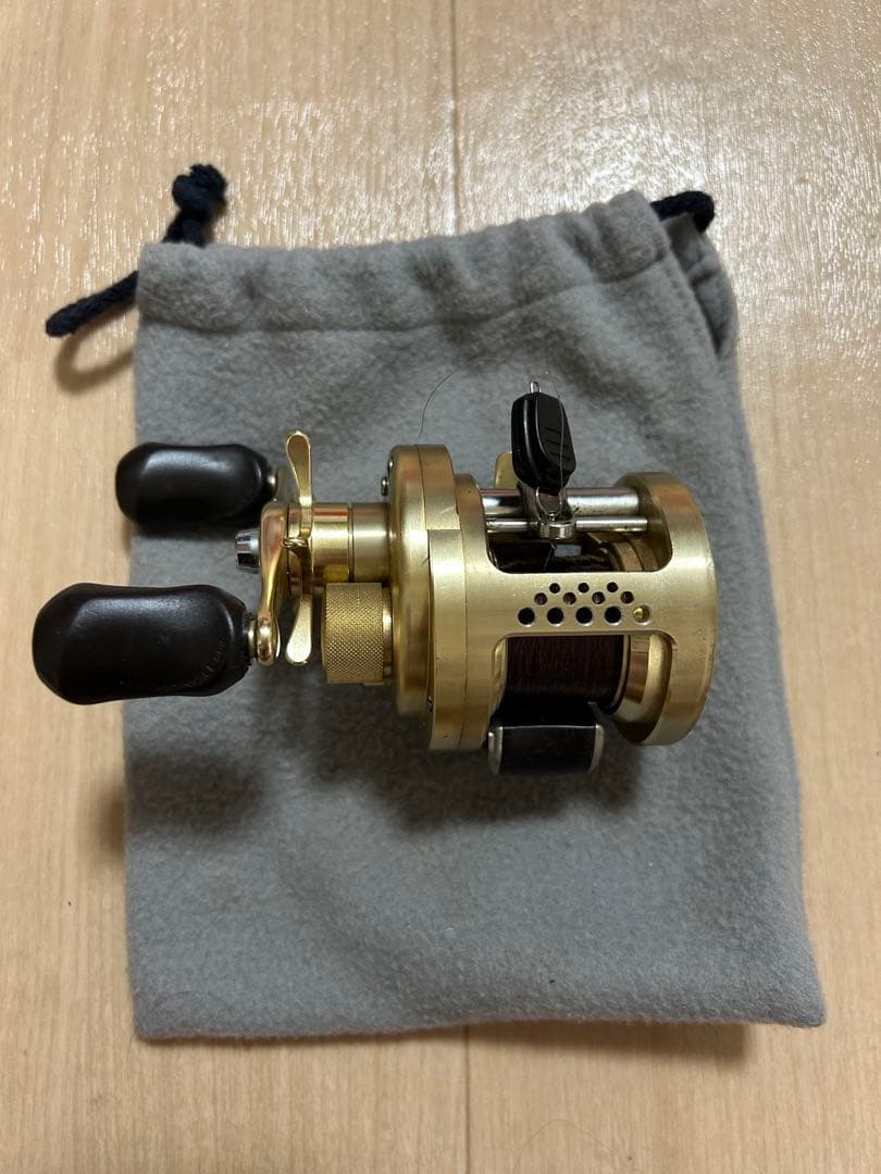 【期間限定お値下げ中】シマノ カルカッタコンクエスト 101