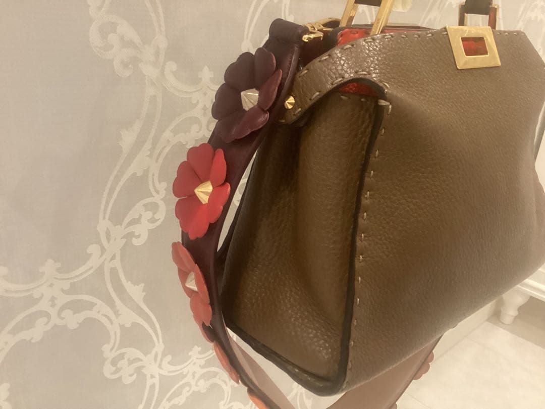 フェンディ　ピーカブー　エッセンシャリー　セレリア　ブラウン