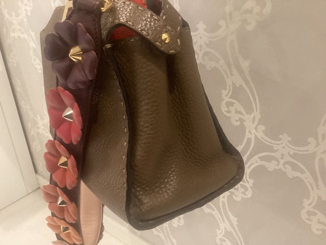 フェンディ　ピーカブー　エッセンシャリー　セレリア　ブラウン