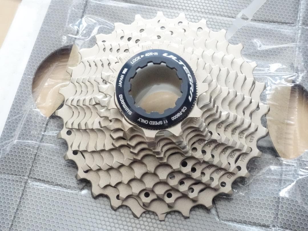 【値下げ】新品シマノカセットスプロケット CS-R8000 11-28T 11S