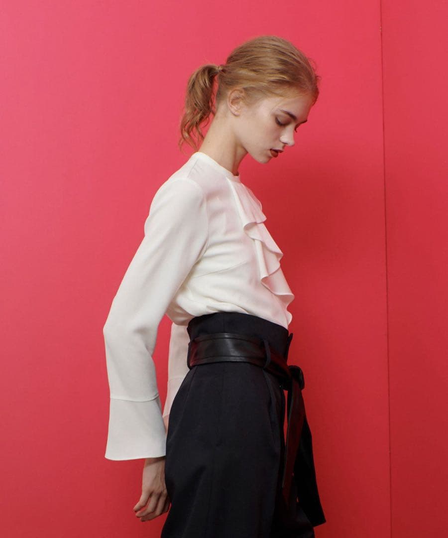 アルアバイル　ルルウィルビー ラッフルスタンドブラウス