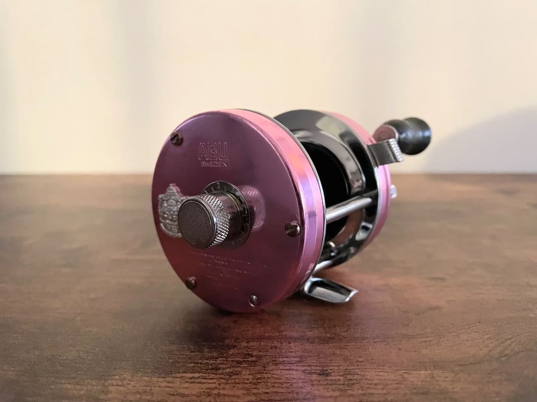 ABU Ambassadeur 5500Cアンバサダー サイモンシモムラ ピンク