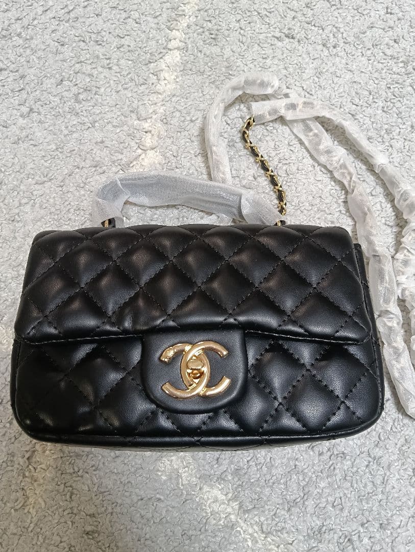 【新品】ブラック キルティング ショルダーバッグ　ノベルティ