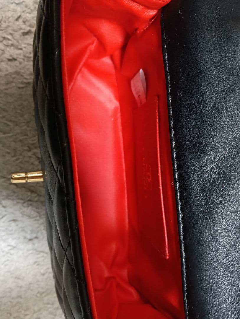 【新品】ブラック キルティング ショルダーバッグ　ノベルティ