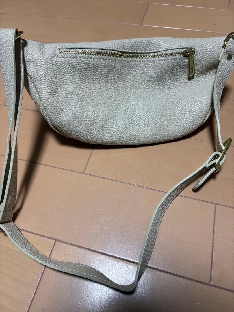 【美品】AULENTTI オウレンティ ボディバッグ