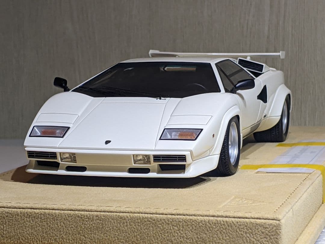 1/18 メイクアップ IDEA カウンタックLP5000S 1982