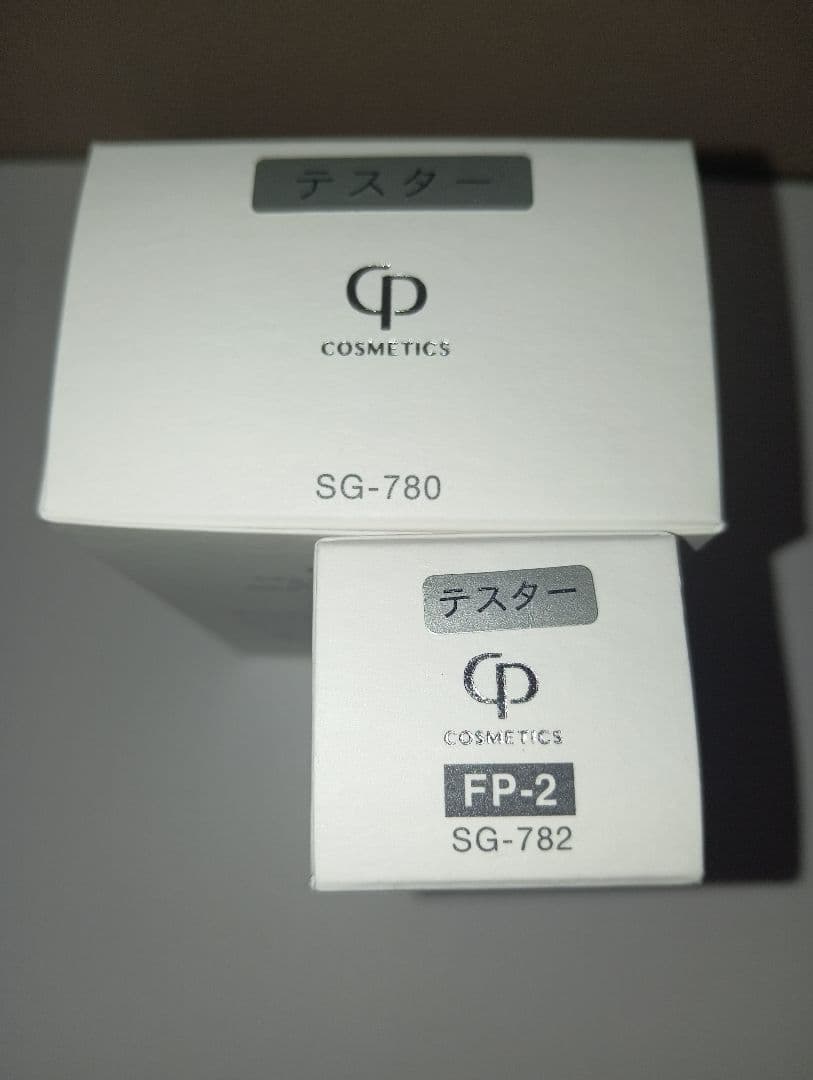 ホワイトシフト　ボディミルク、フェイスプロテクター　スティックファンデーション