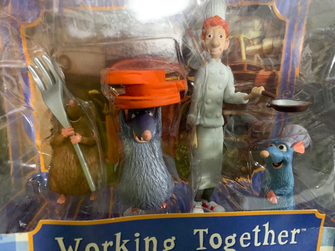 ディズニー ピクサー　レミーのおいしいレストラン　フィギュア 〈新品未開封〉C