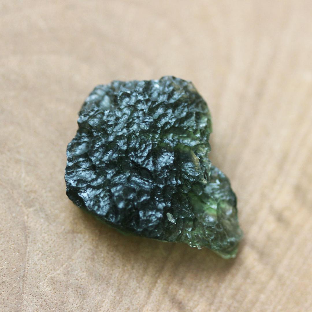モルダバイト チェコ産　原石　鉱物　隕石ガラス　天然ガラス　レアストーン