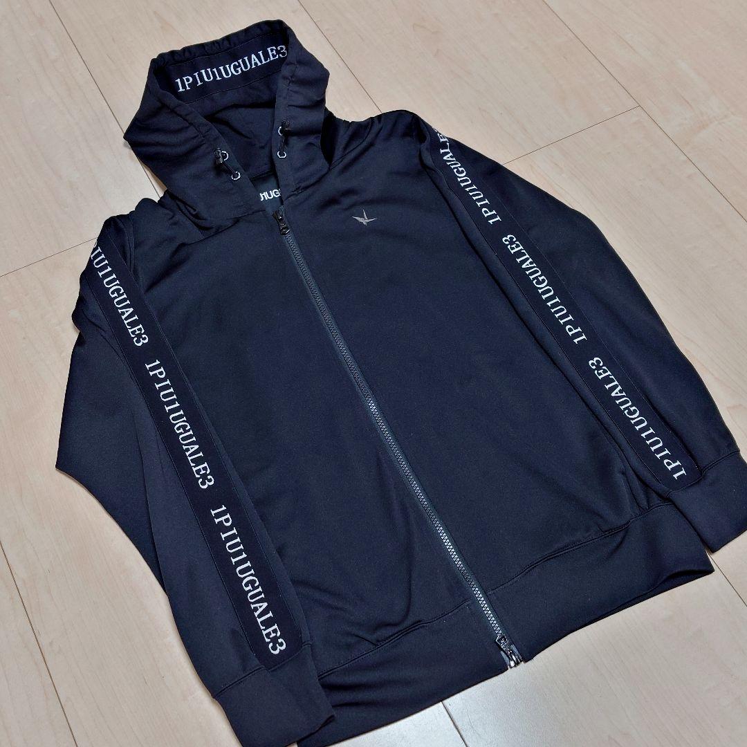 1PIU1UGUALE3 SPORT テープロゴパーカー