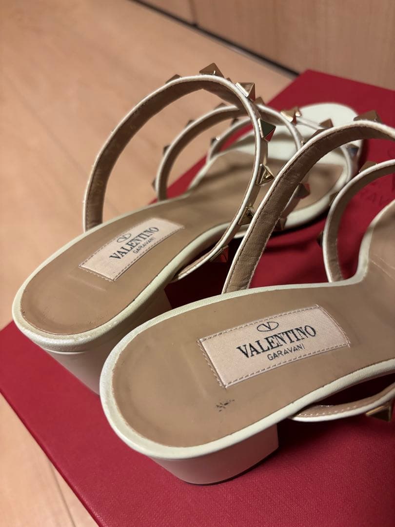 ヴァレンティノ ホワイトスタッズ付き ミュール 36