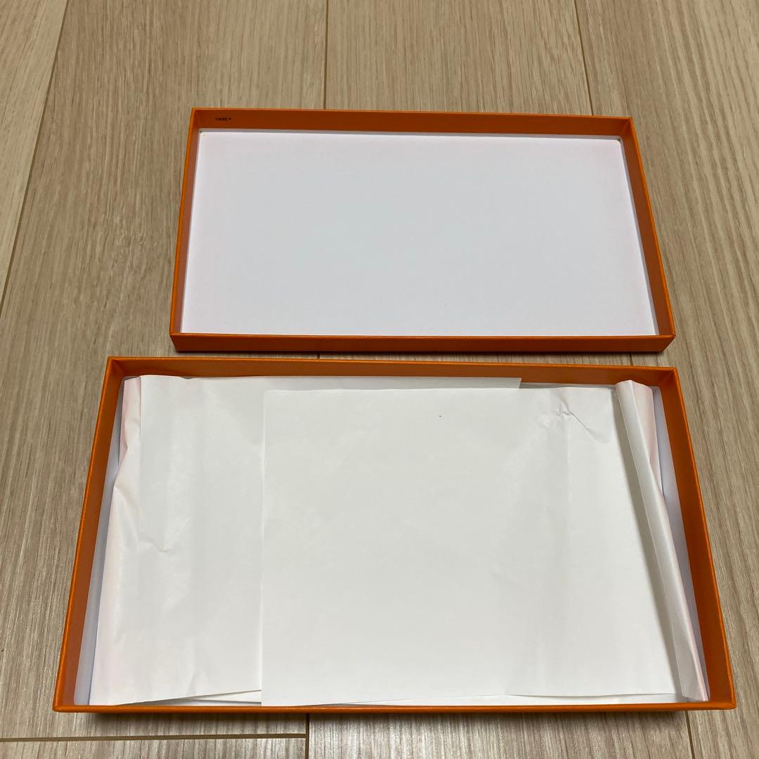 HERMES エルメス　コンスタンス　トゥーゴーの箱　リボン