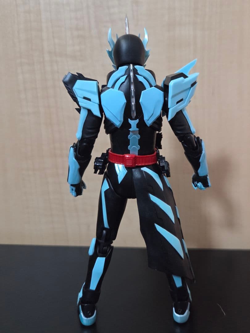 ブ*読様 S.H.Figuarts 仮面ライダーセイバー プリミティブドラゴン