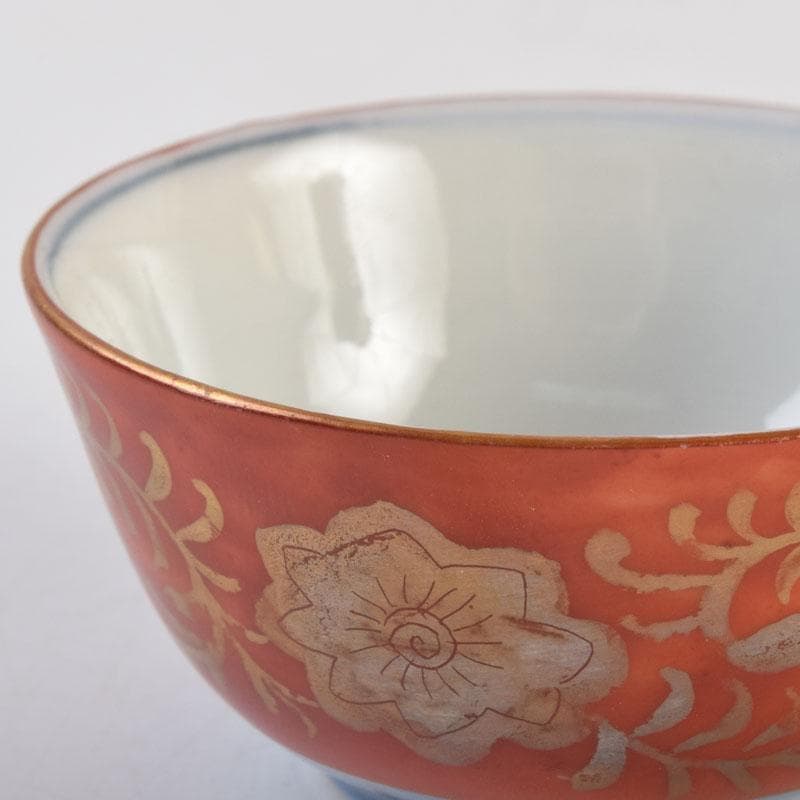 伊万里焼　赤絵金彩　花草人物文　盃　ぐい呑　時代箱付　C　9182