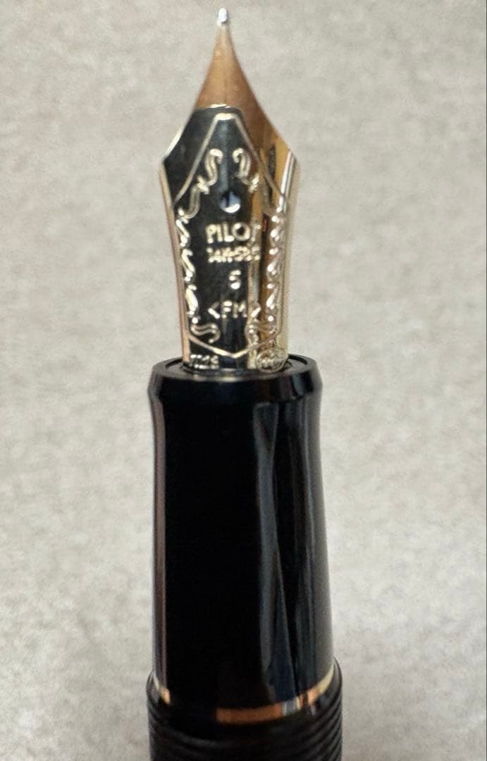 PILOT カスタム74万年筆 黒色 インクカートリッジ付き