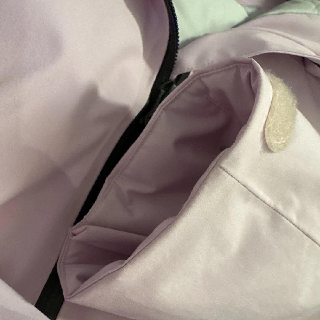 美品Peak Performance 薄ピンクフード付きスキーウェア