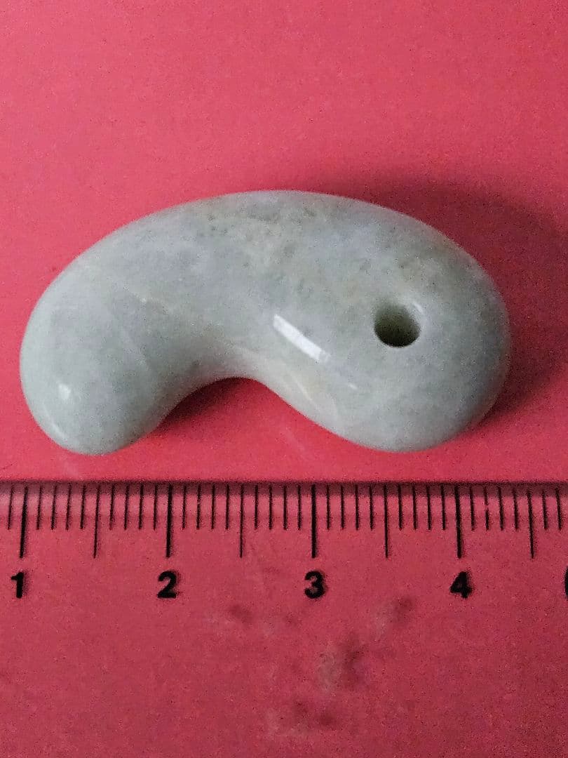 透薄水　翡翠勾玉　　　　　　　糸魚川産　国石