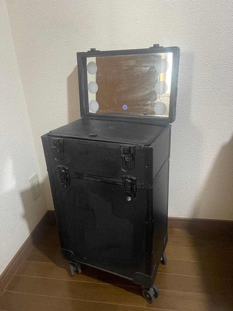 黒いメイクボックス ミラー付き メイクアップアーティスト専用化粧箱 可移動化粧台