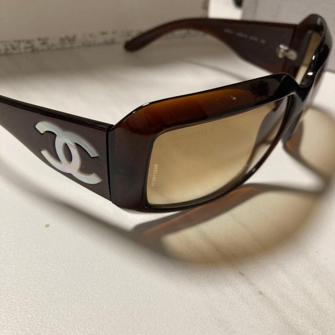 CHANEL ロゴ入りサングラス ブラウン