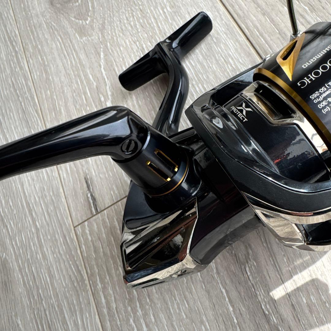 19STELLA SW 8000hgスピニングリール ブラック/ゴールド